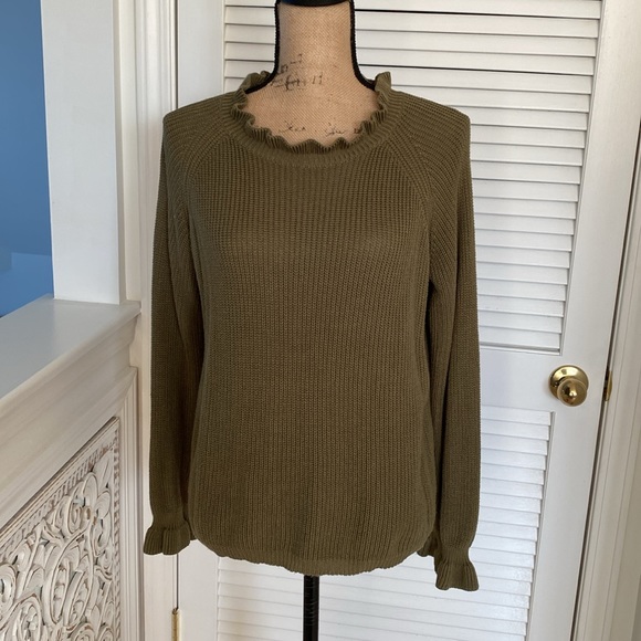 Hayden Olive Green Sweater. Medium - Picture 4 of 9